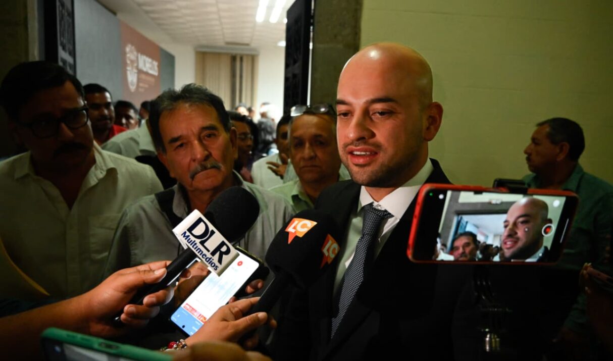 Gobierno estatal acuerda diálogo permanente con taxistas y evita bloqueos en Cuernavaca