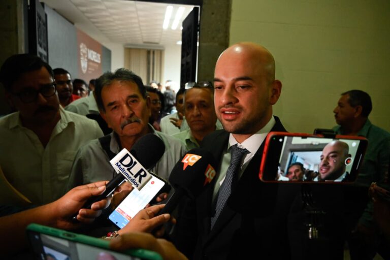 Gobierno estatal acuerda diálogo permanente con taxistas y evita bloqueos en Cuernavaca